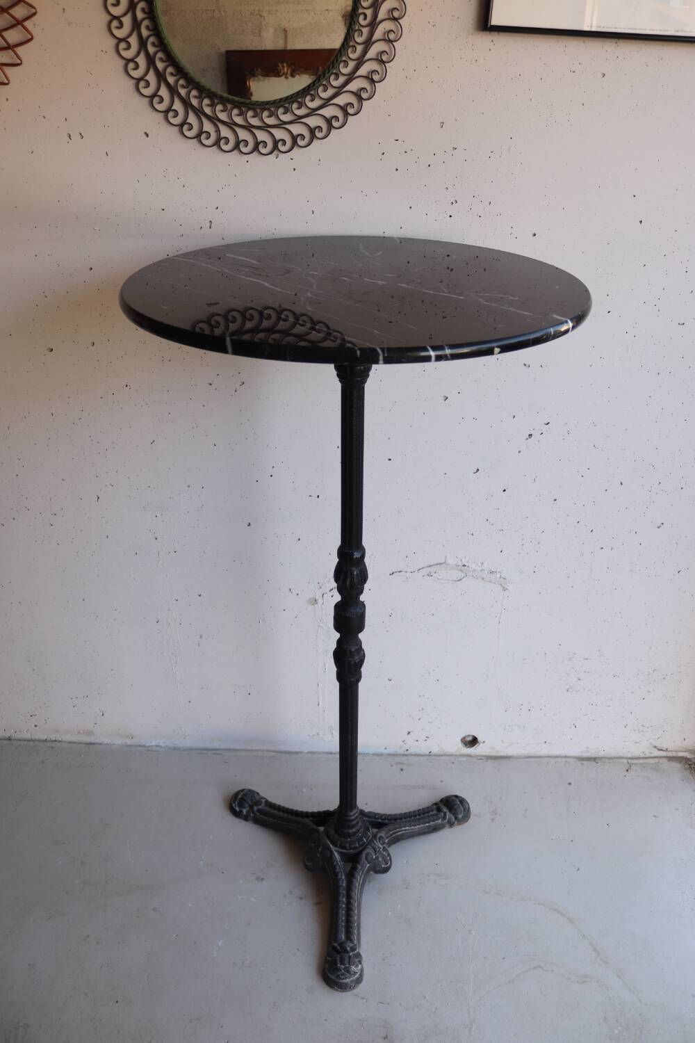 Antique bistro pedestal table in cast iron and veined black marble