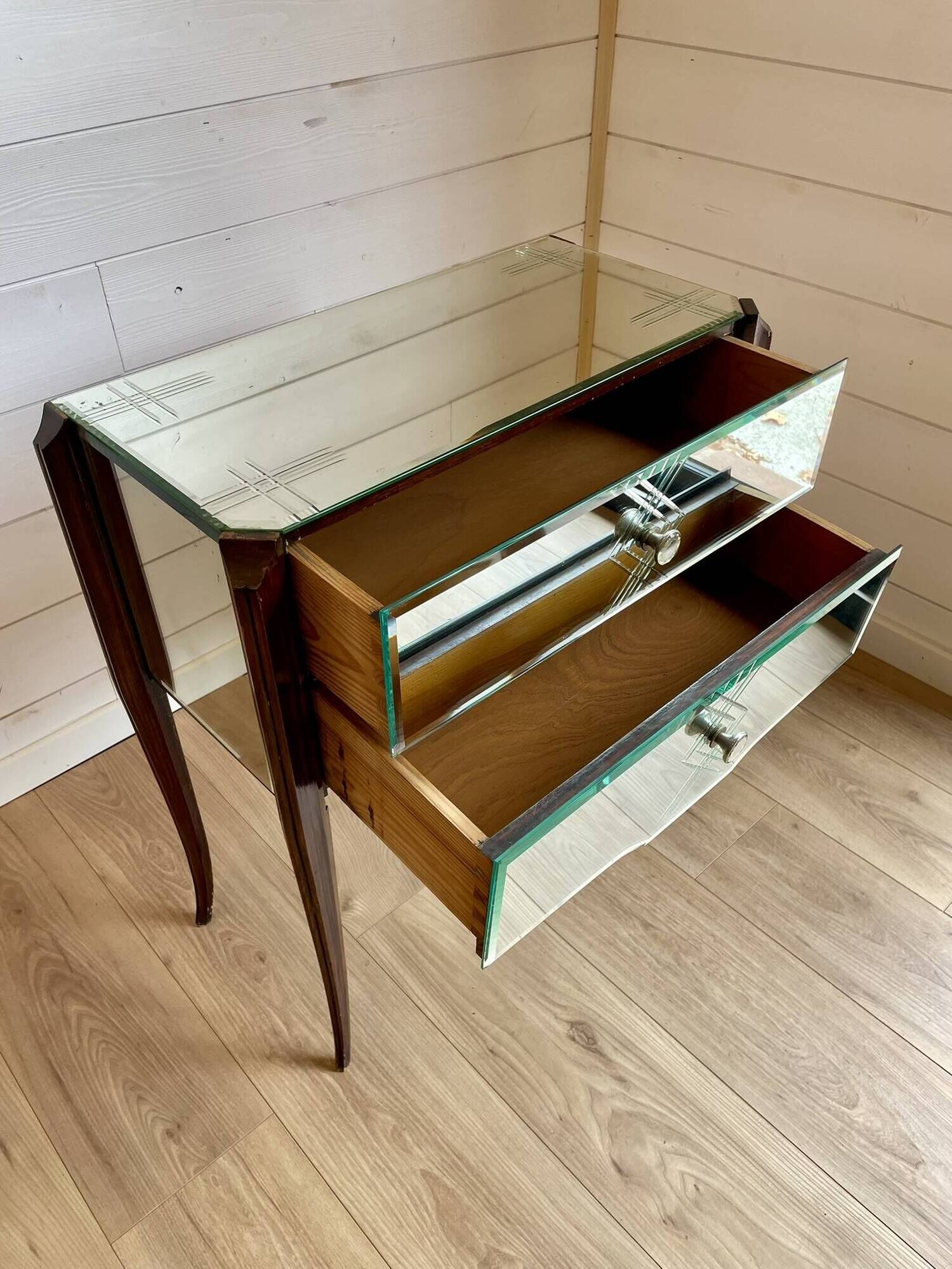 Small entrance chest of drawers or antique bedside table with engraved mirror.
