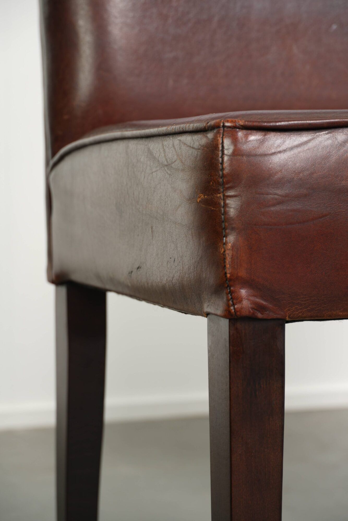 Beautiful and comfortable set of 6 sheepskin dining chairs in English style