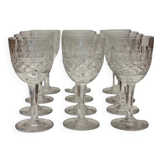 Lot de 12 verres à pied en cristal taillé de la manufacture des cristalleries de Nancy, art déco