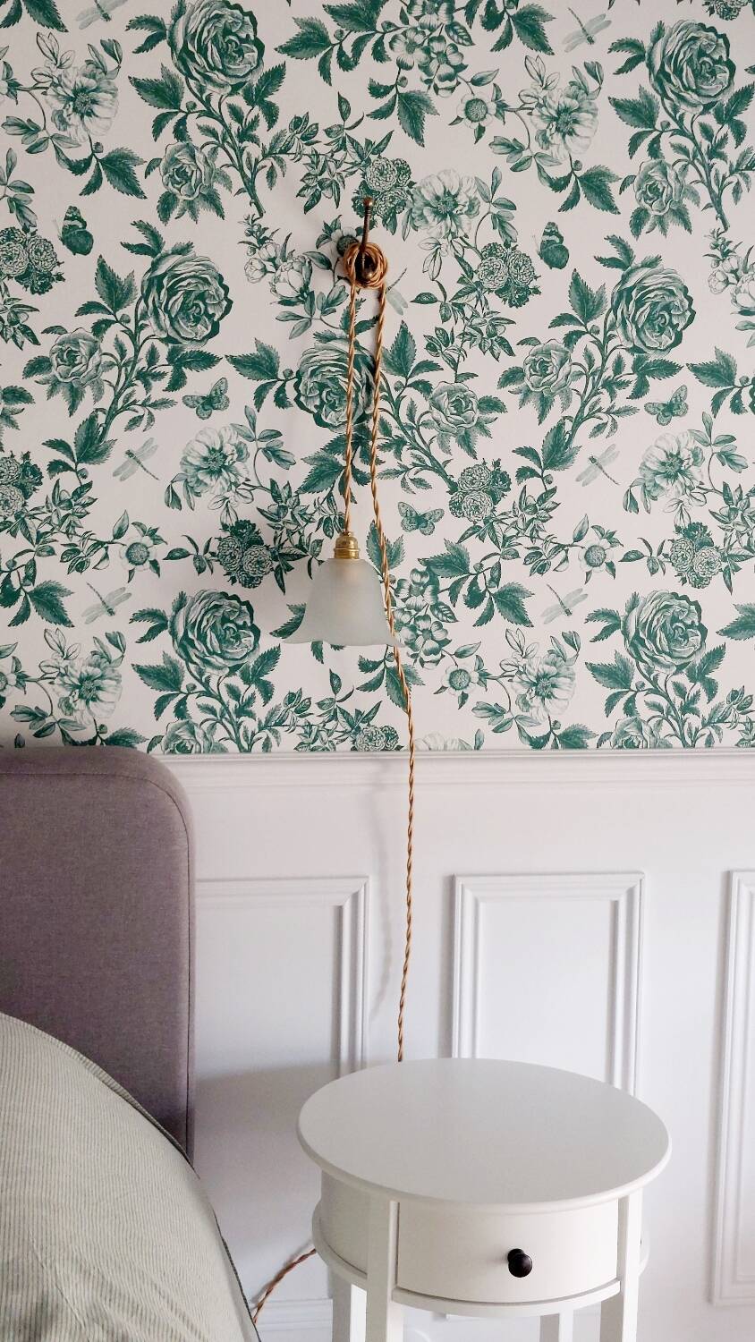 Suspension, glass lamp forming a tulip