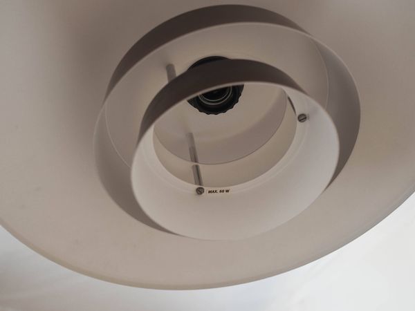 Suspension danoise avec abat-jour en métal en étages, années 1960.