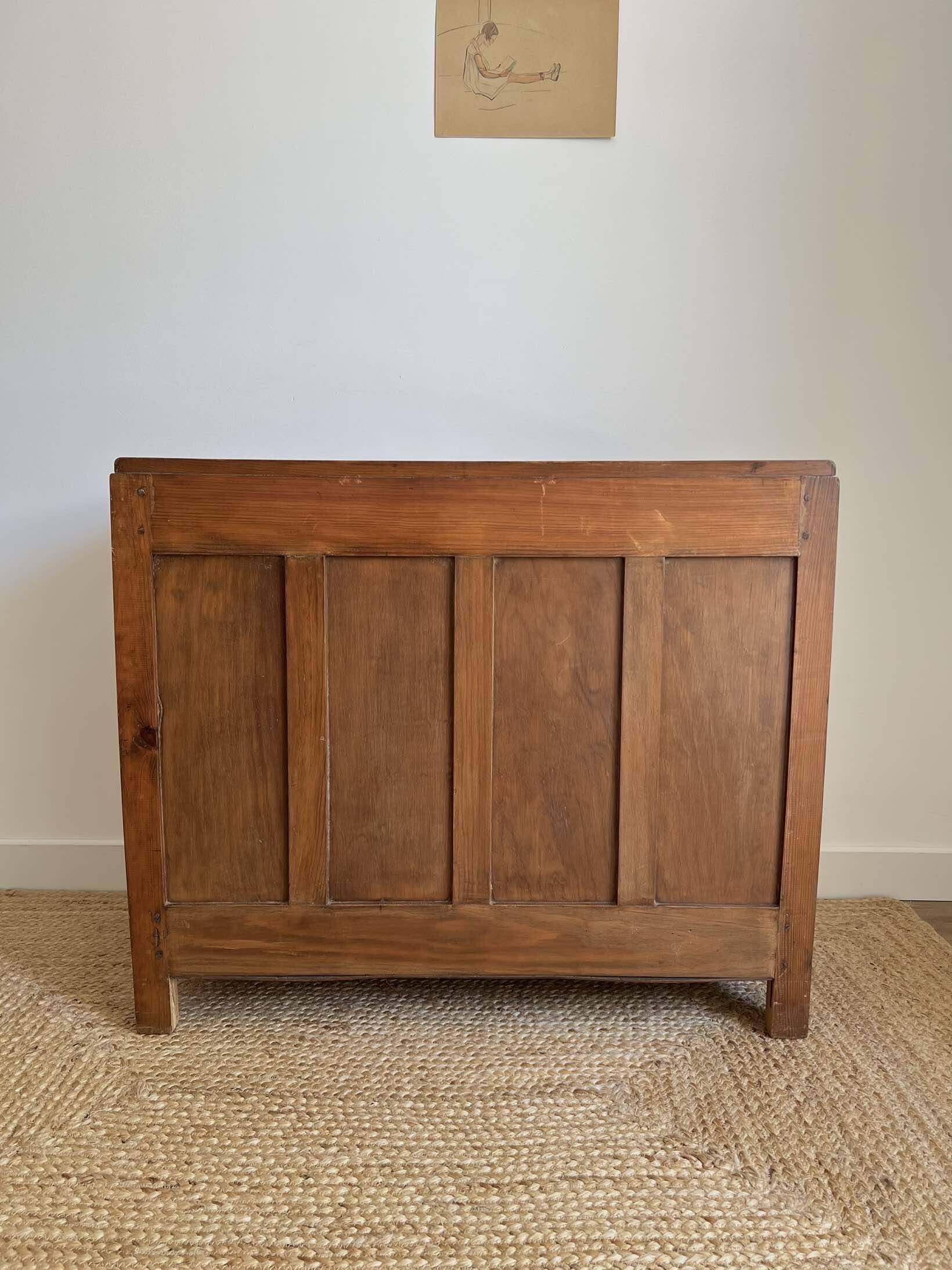 Art deco chest of drawers