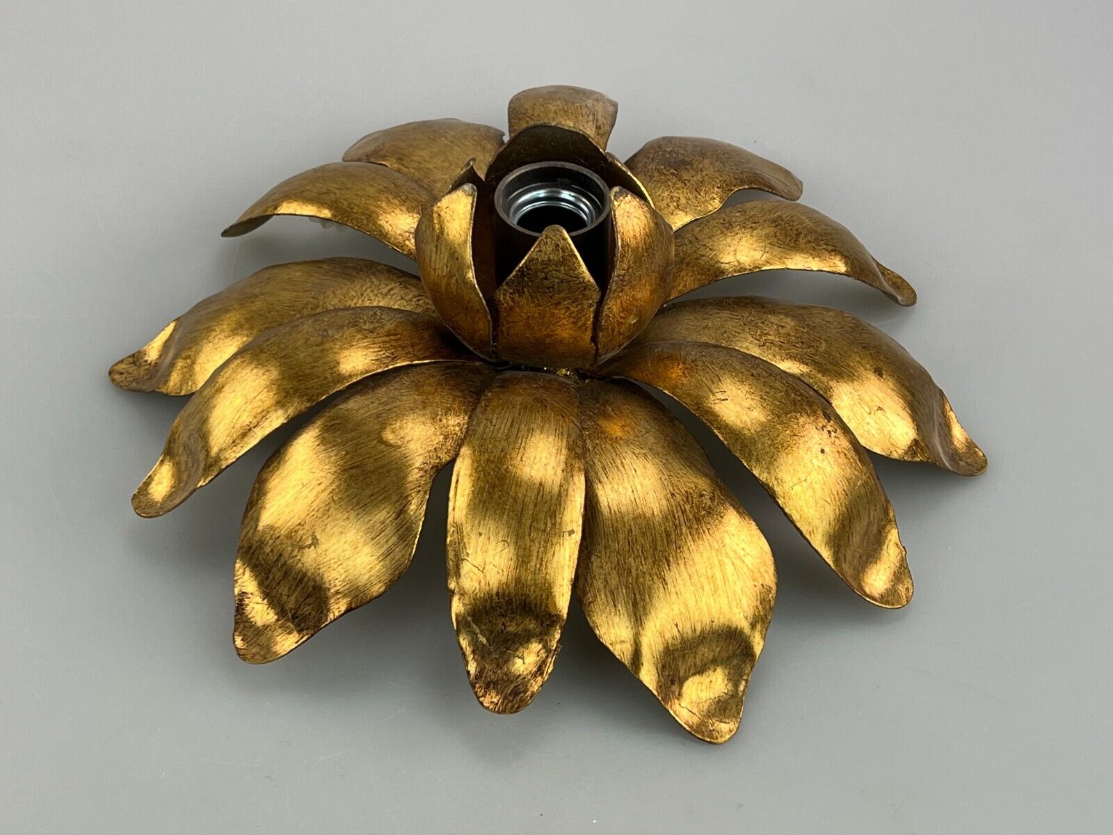 Wall sconce in brass