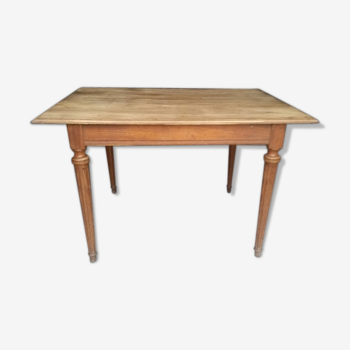 Table carrée en chêne brut
