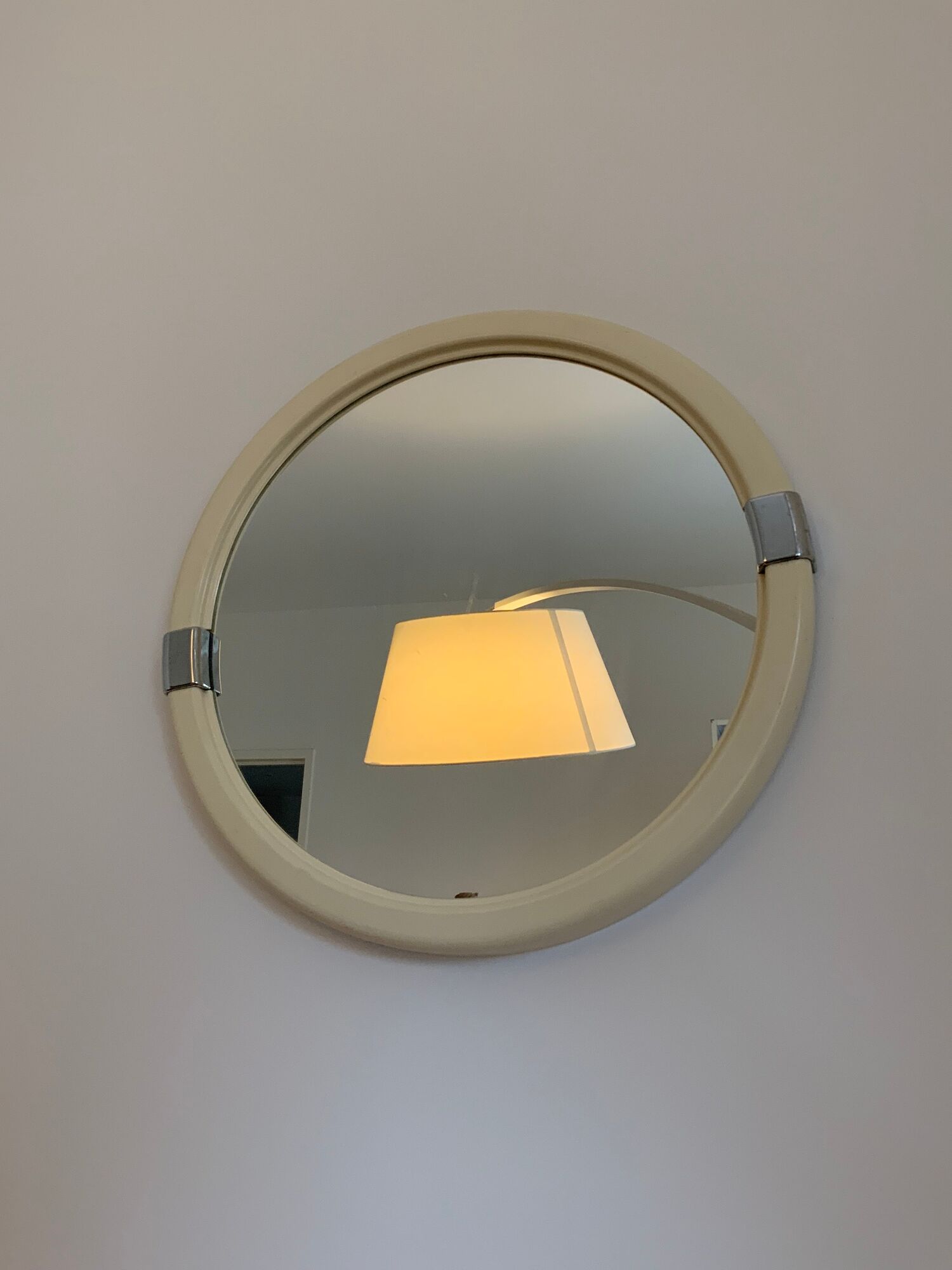 Vintage mirror round edge in white plastic and chrome diameter 46 cm