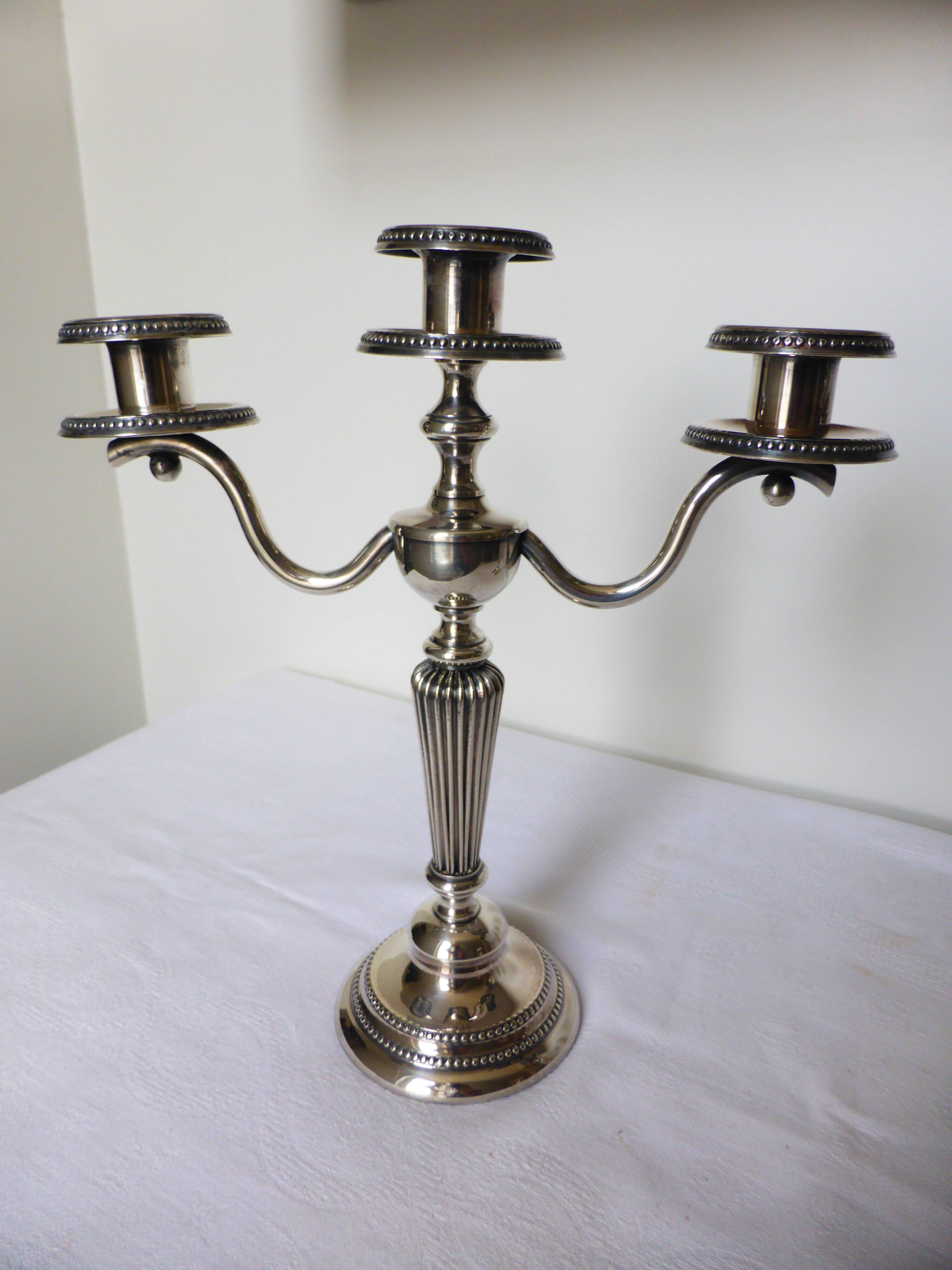 2 chandeliers ou bougeoirs de 3 feux en métal argenté 210797
