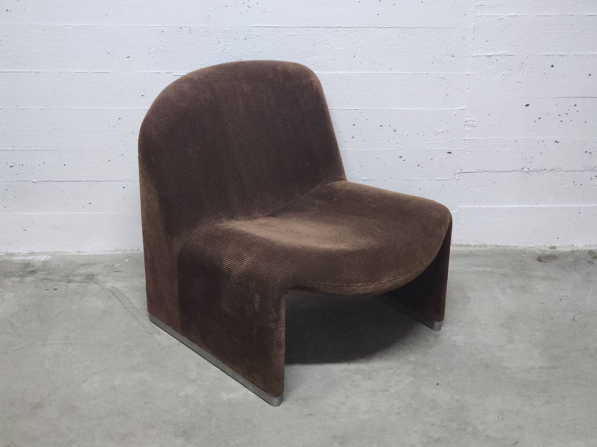 Alky Lounge Chair by Giancarlo Piretti for Anonima Casteli (brown corduroy)
