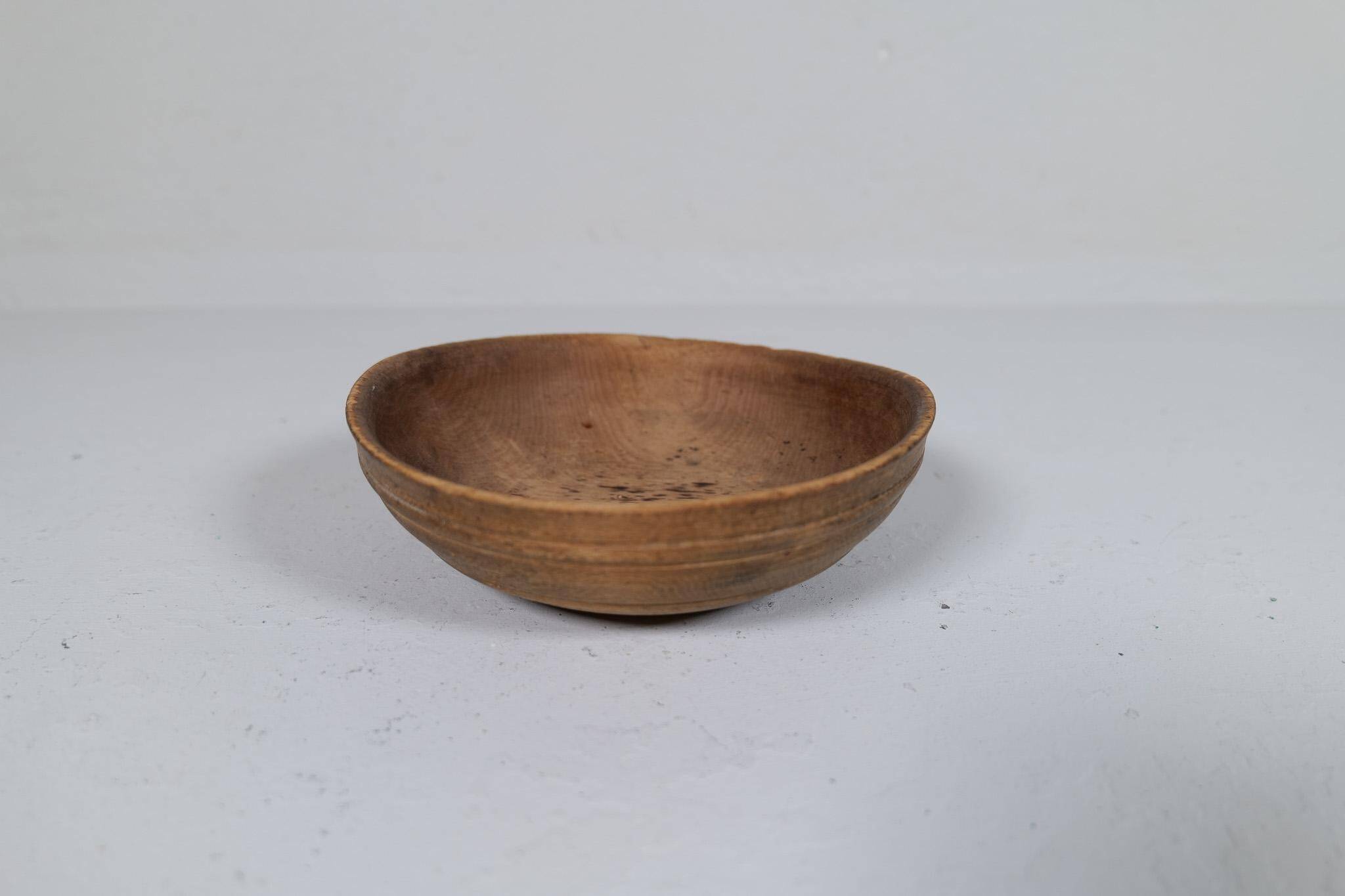 Swedish folk art, unique set of 2 farmer's bowls from the 19th century.