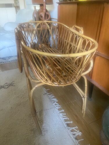 Couffin with vintage rattan feet