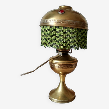 Ancienne lampe à pétrole en laiton "La Parisienne" - abat-jour avec 3 cabochons de couleurs
