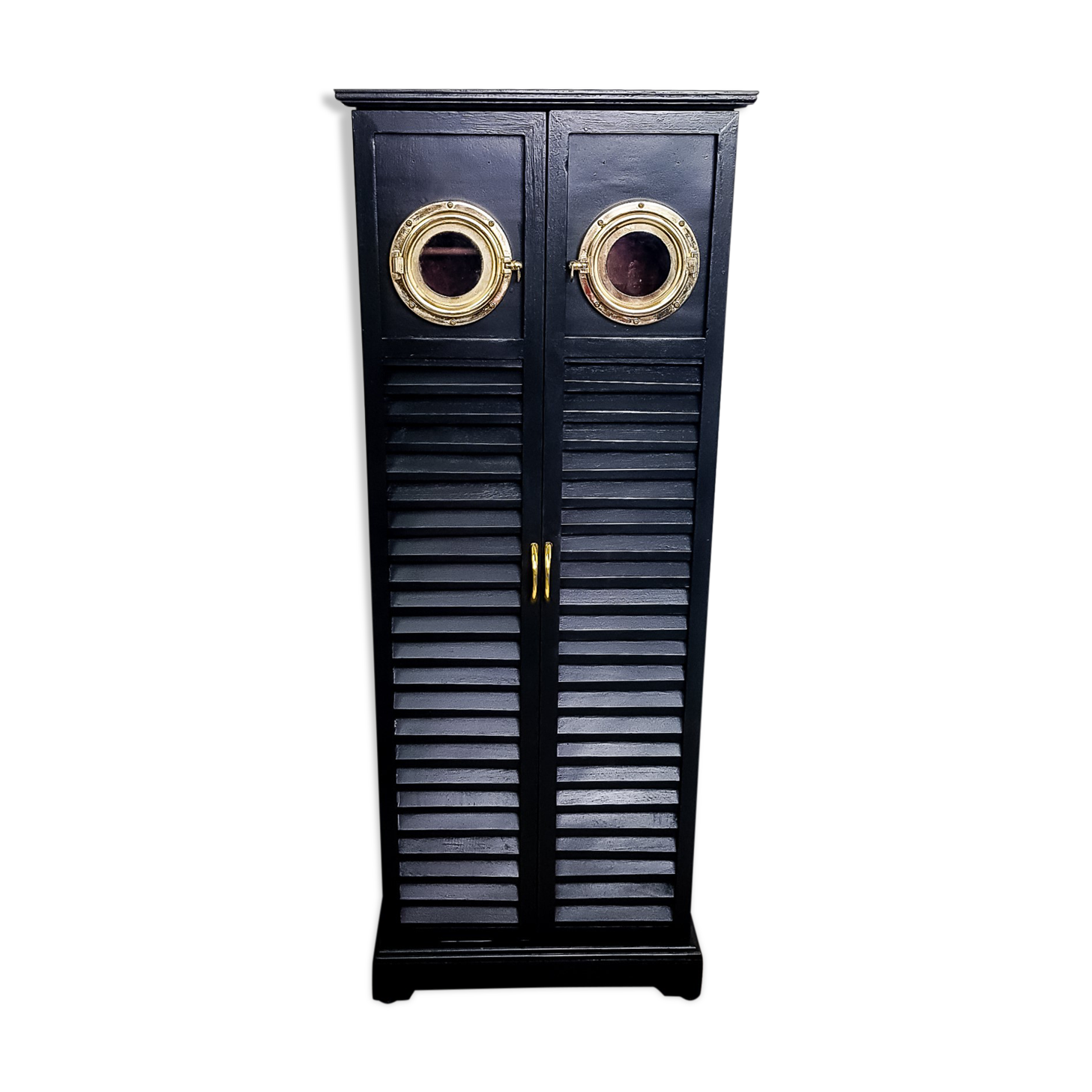 Furniture cabinet with window