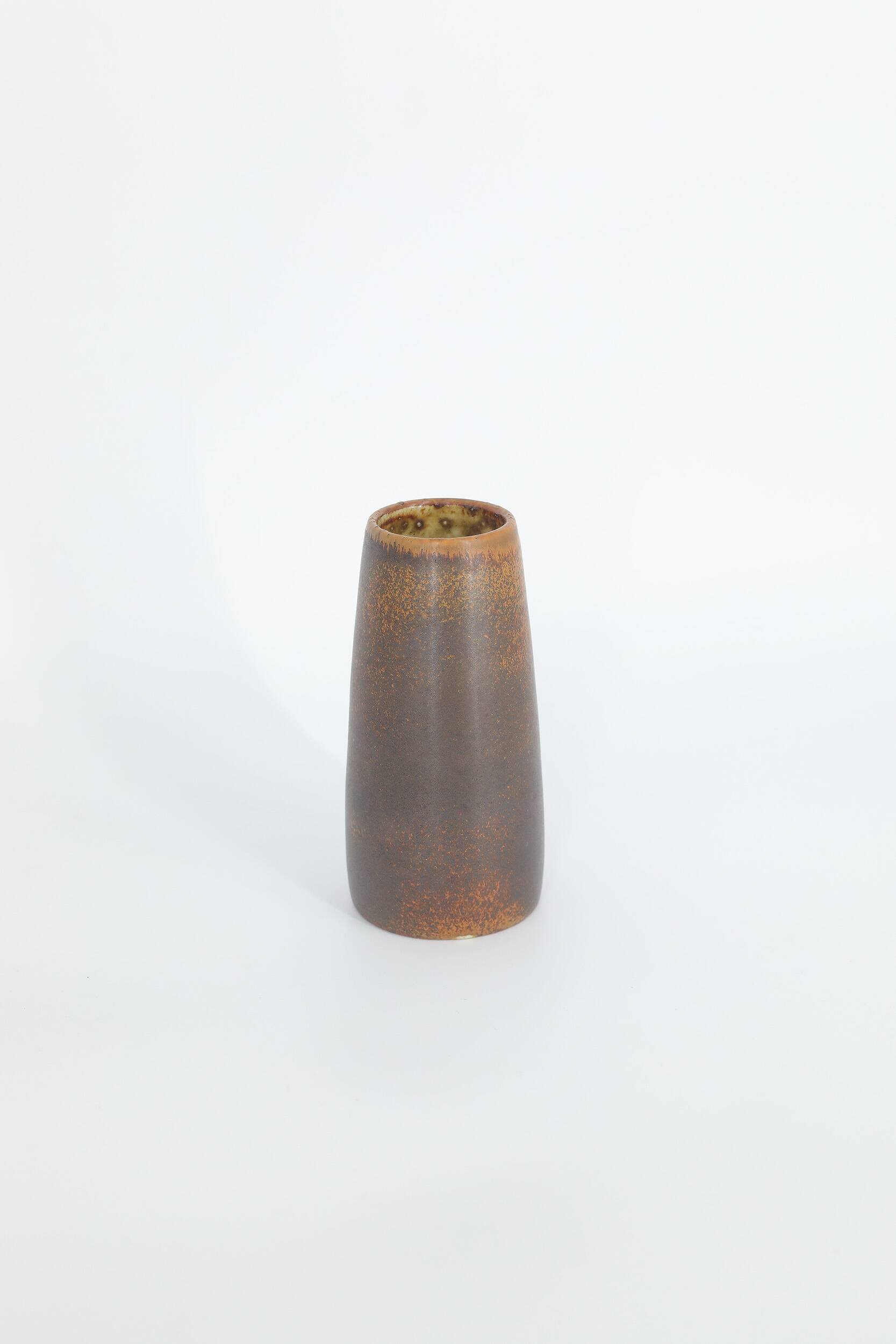 Small modern Scandinavian collection vase in chocolate stoneware from the mid-century by Gunnar Borg.