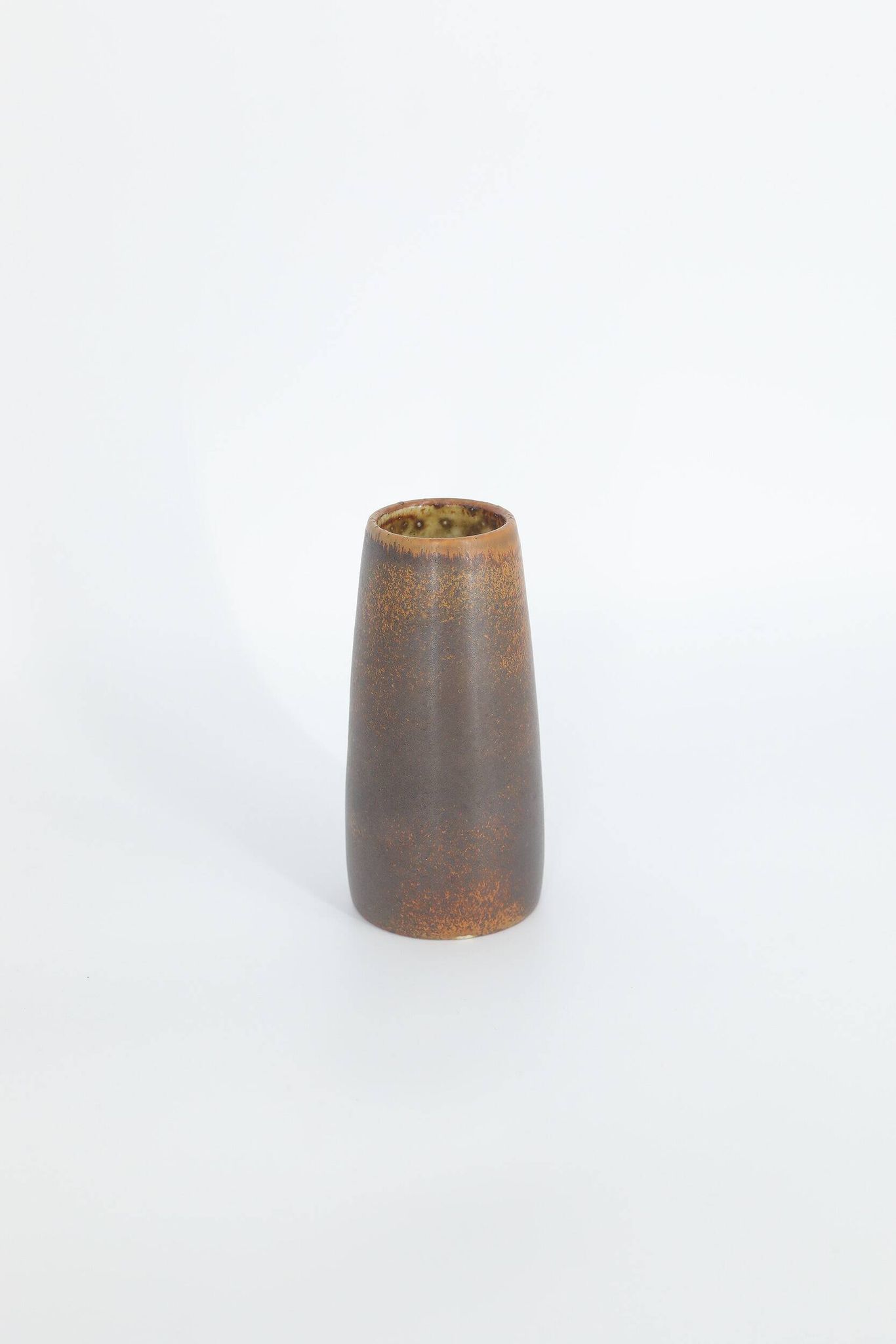 Small modern Scandinavian collection vase in chocolate stoneware from the mid-century by Gunnar Borg.