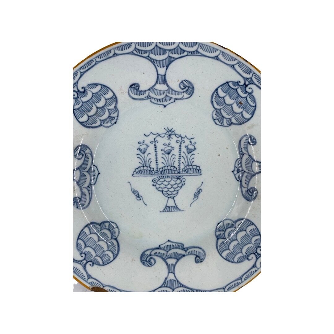Blue Delft earthenware plate decorated with flowers