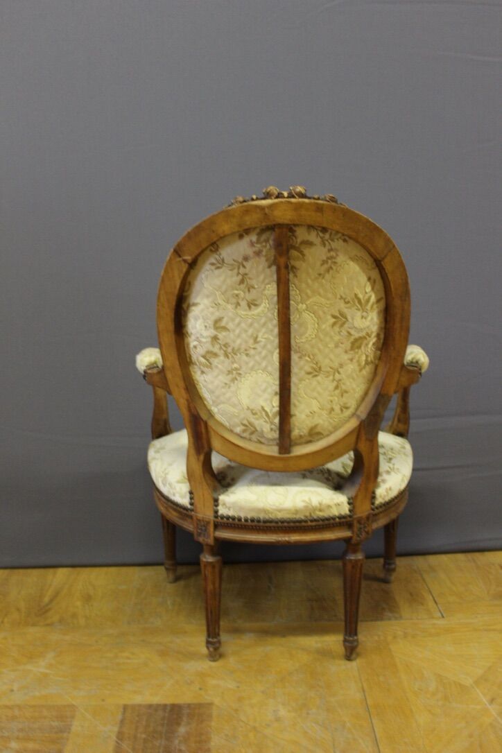 Suite de quatre fauteuils Louis XVI