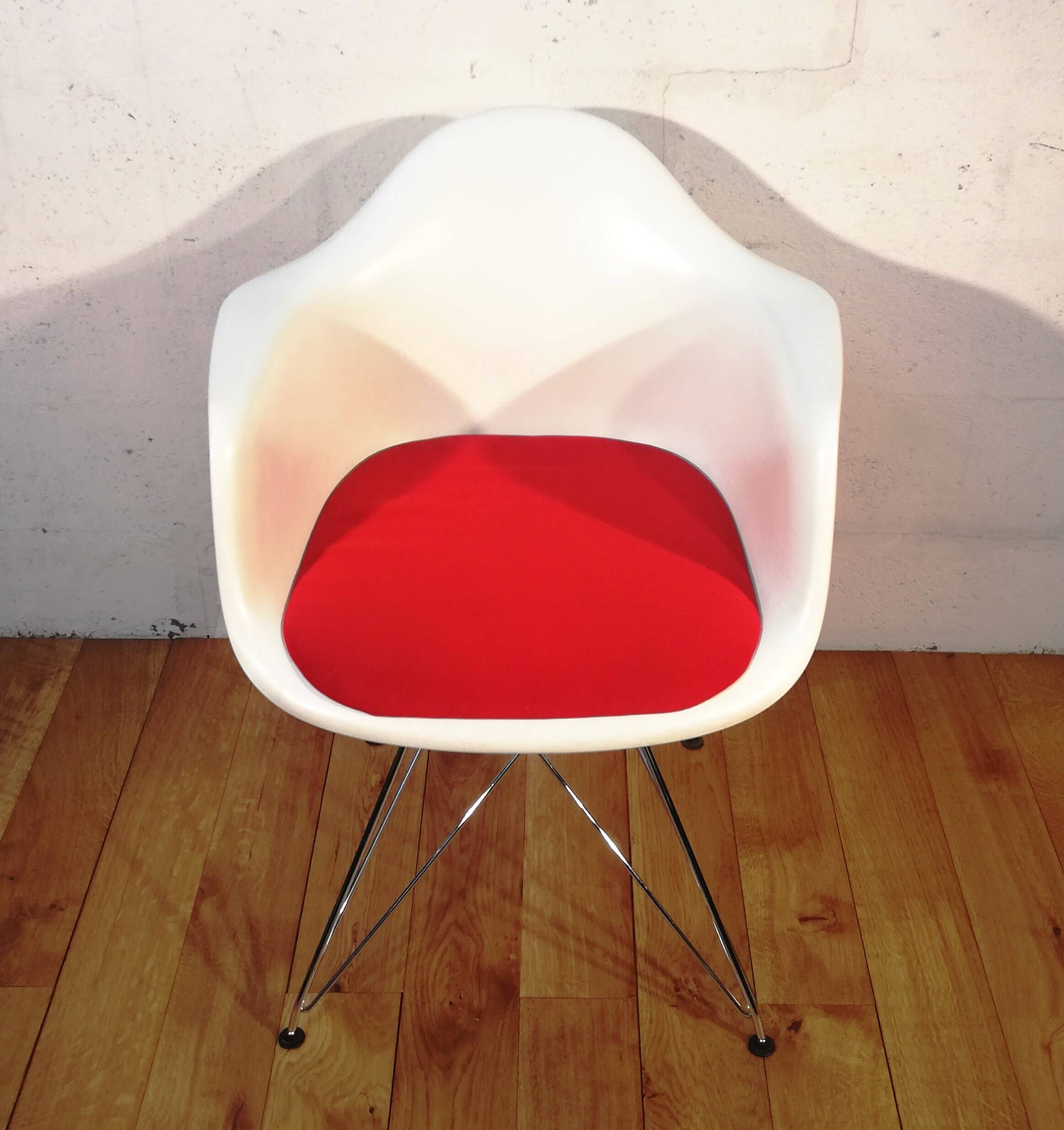 DAR armchair, Charles & Ray Eames Vitra