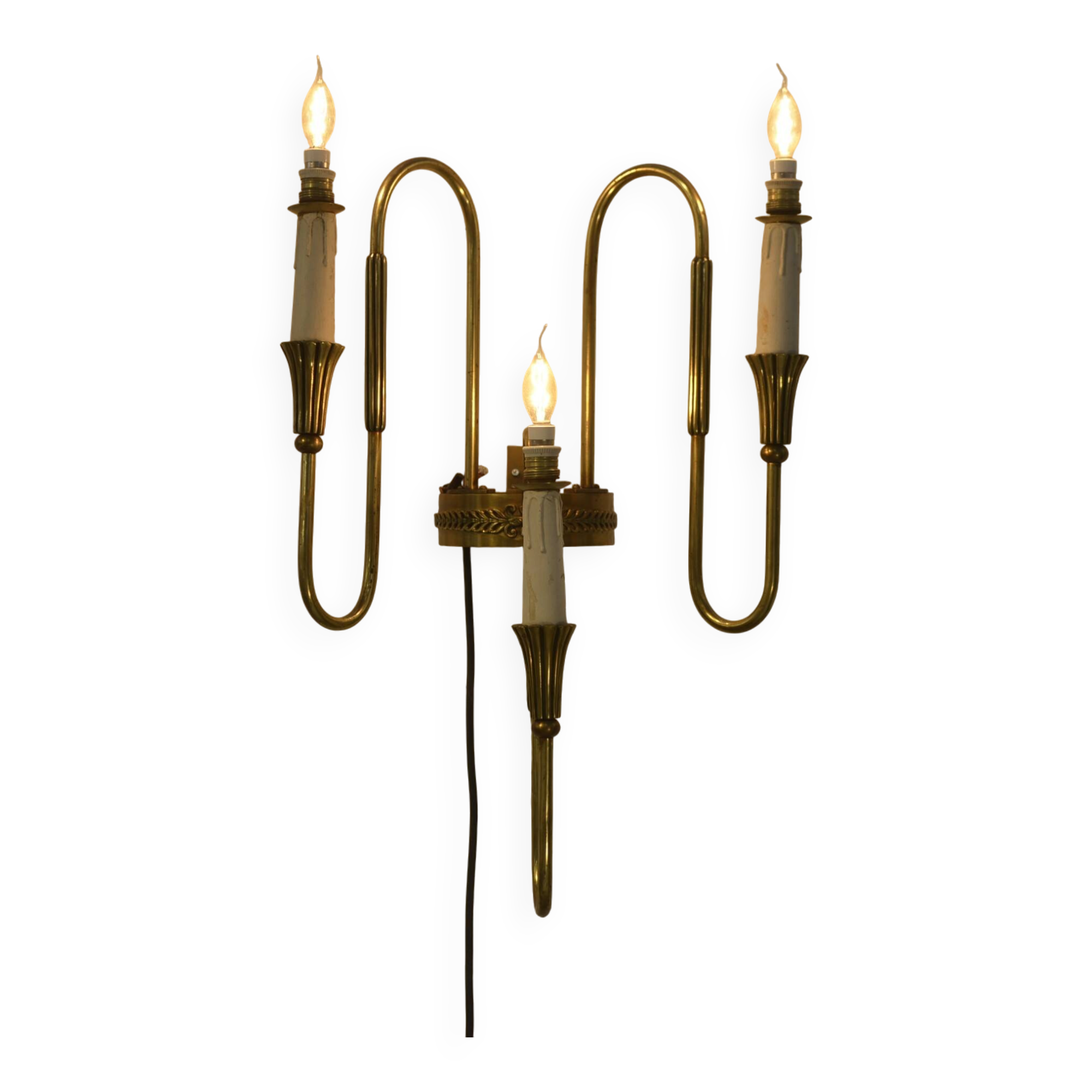 Monumental bronze wall light with three arms, neoclassical Art Deco from the 1940s.