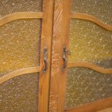 Armoire bois art déco avec vitre cathédrale, meuble de rangement bois, armoire vintage, déco