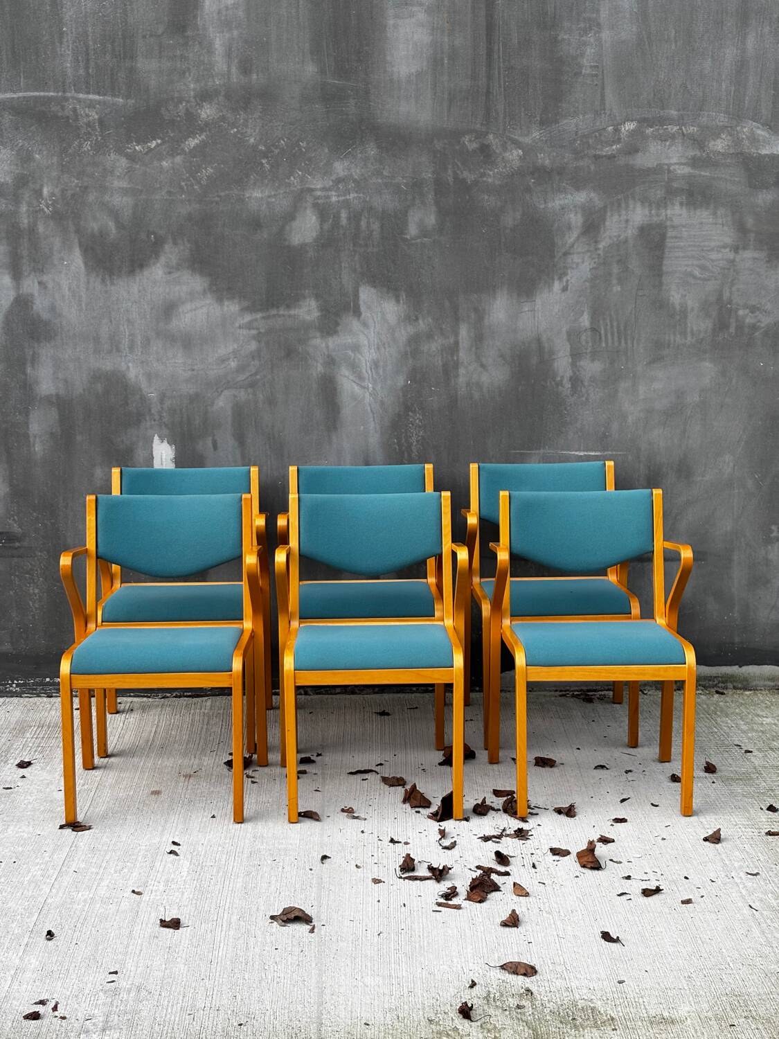 Set of 6 Kinnarps chairs in curved wood — Scandinavian design