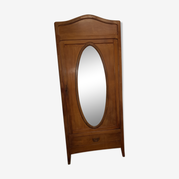 Armoire parisienne avec miroir