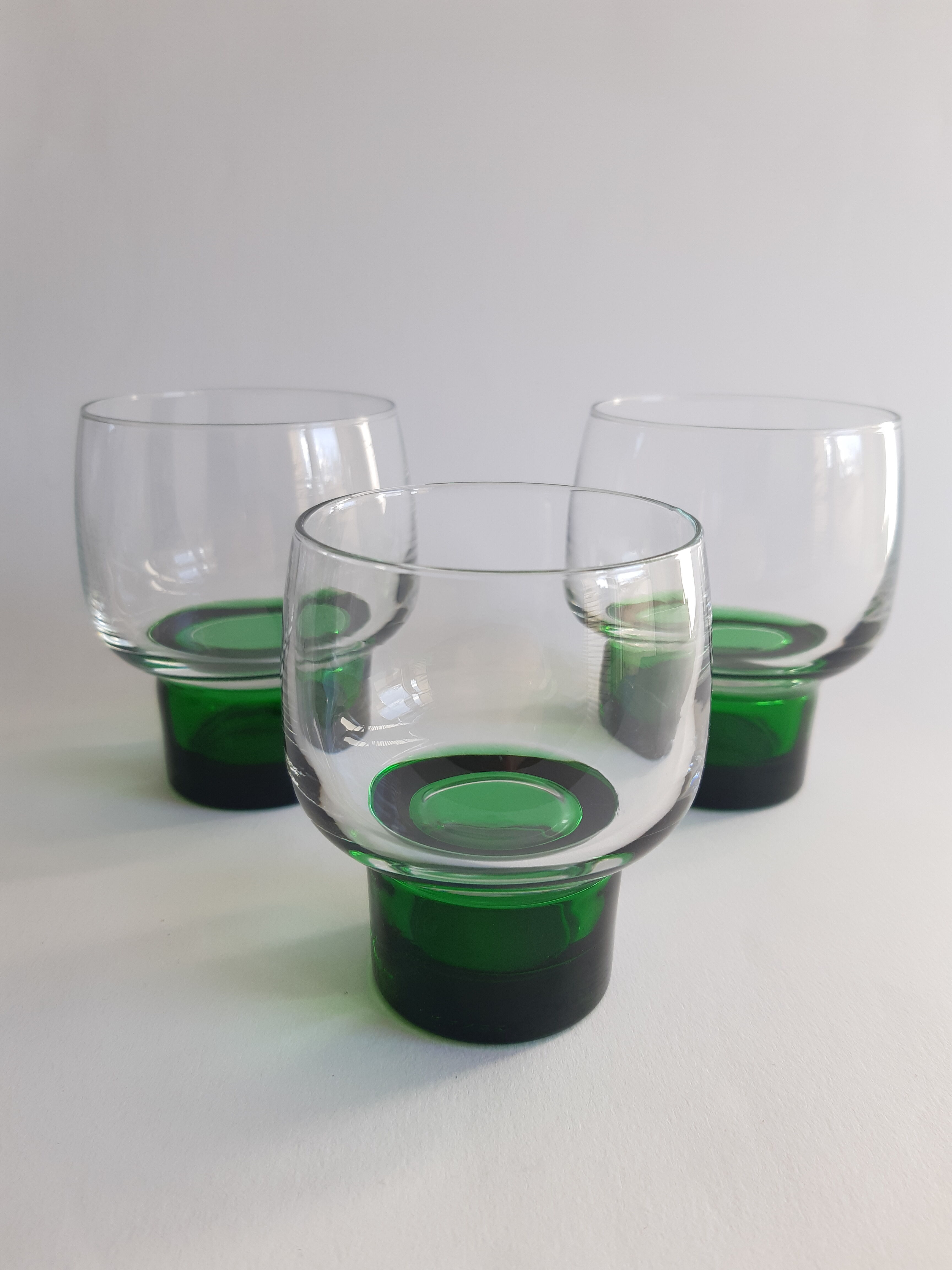 Lot de 4 petits verres vintage