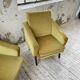 Paire de chauffeuses fauteuils vintage velours jaune