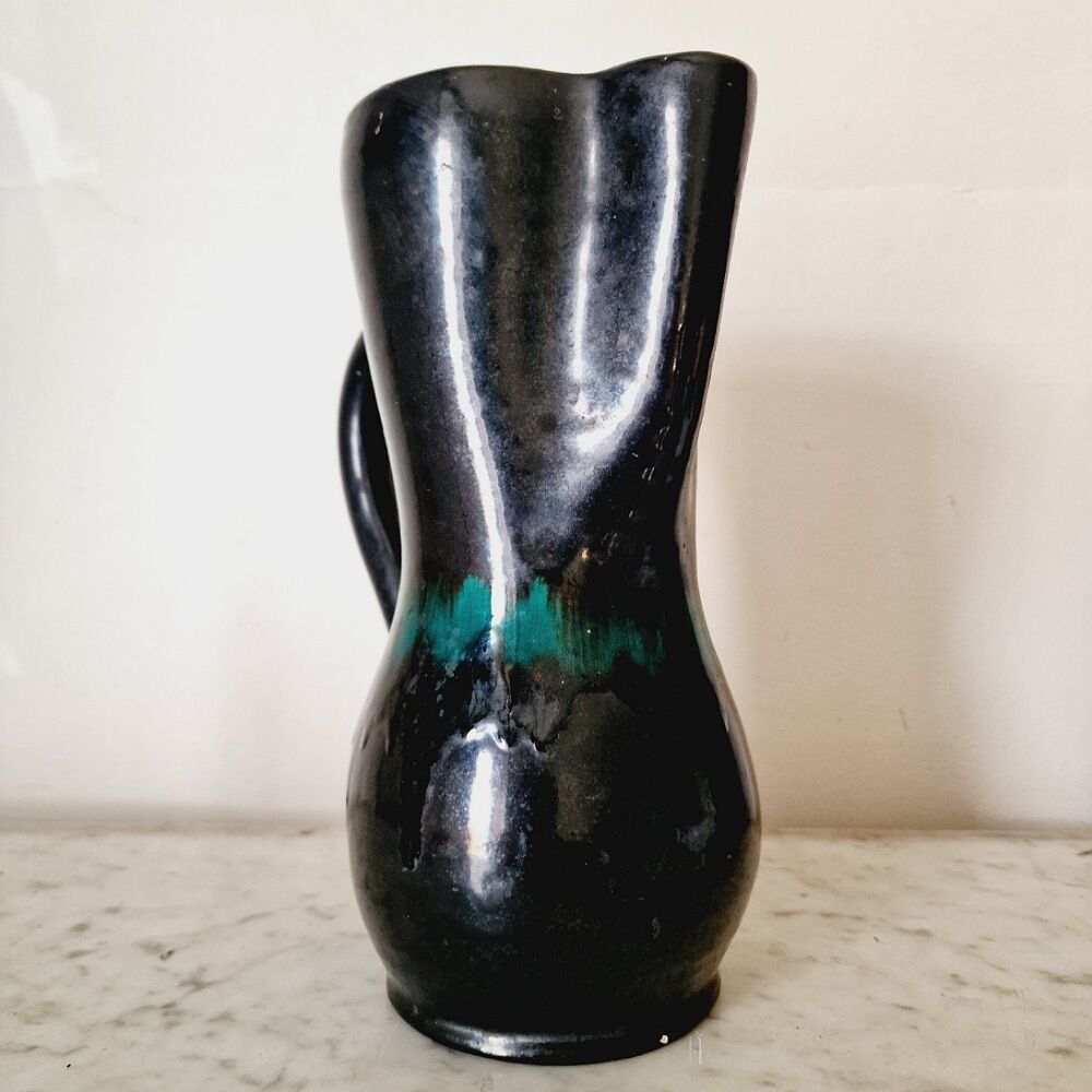 Vintage ceramic jug from Accolay.