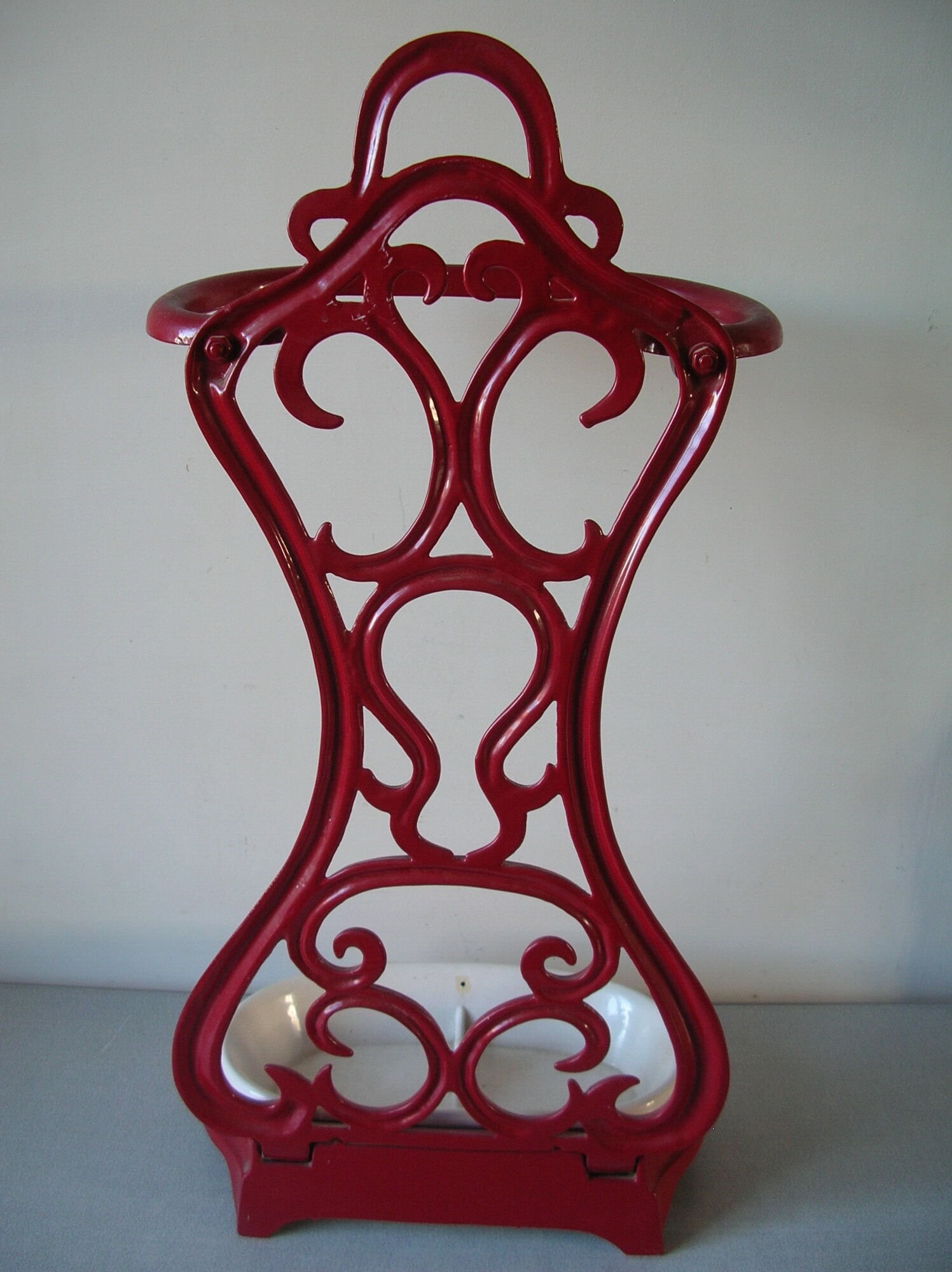 Old umbrella holder cane lion's paw in red and white enamelled cast iron