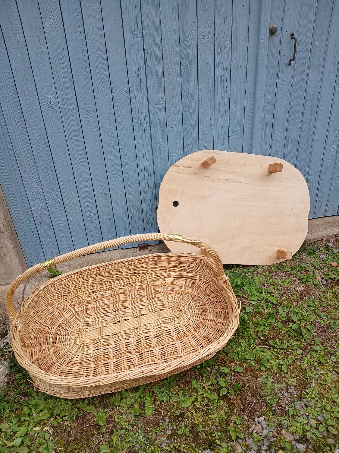 Wicker pastry basket