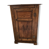 Notch, corner cabinet