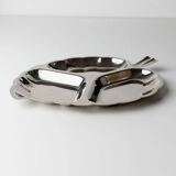 Silver-plated metal leaf-shaped tray with three compartments, Hollywood Regency Italian 1970s, elegant serving platter