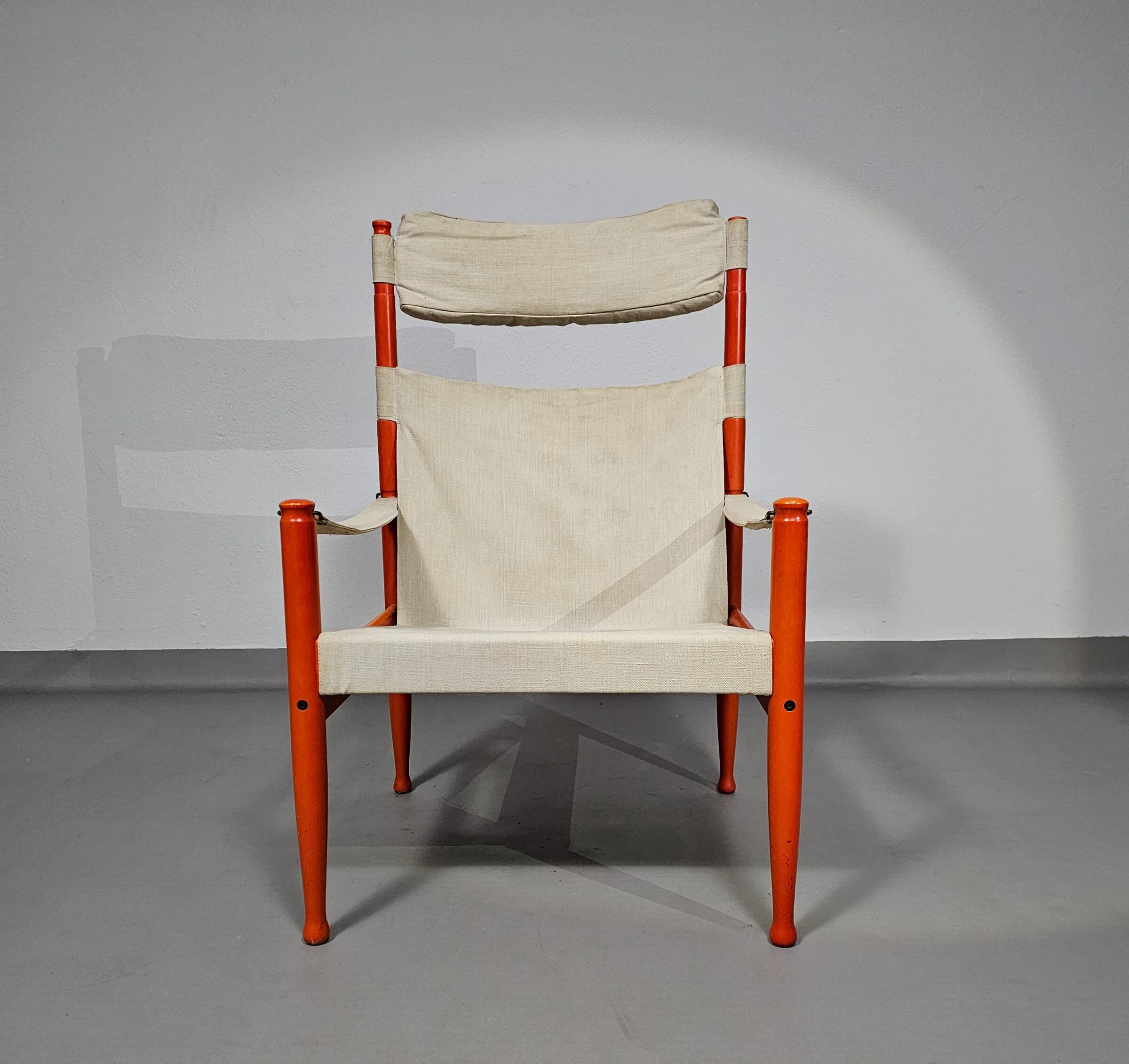 Safari lounge chair, model 30, designed by Erik Worts and manufactured by Niels Eilersen, Denmark 1960.
