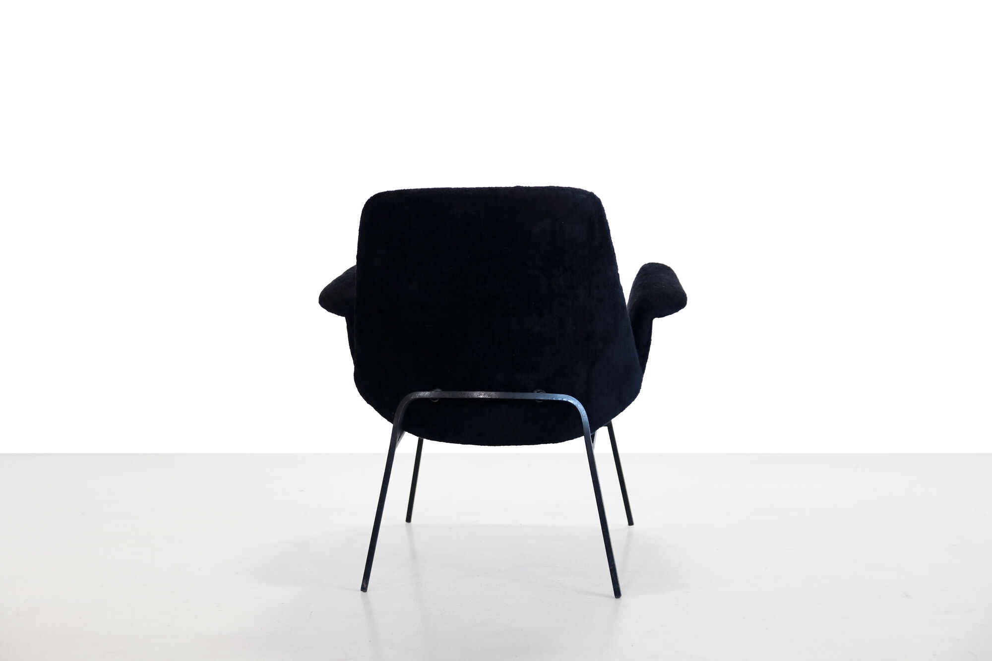 Vintage Italian armchair in black velvet attributed to Gastone Rinaldi