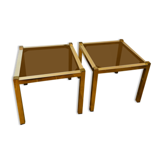 Set de deux tables d’appoint vintage 70s / 80s en laiton plaqué et verre fumé