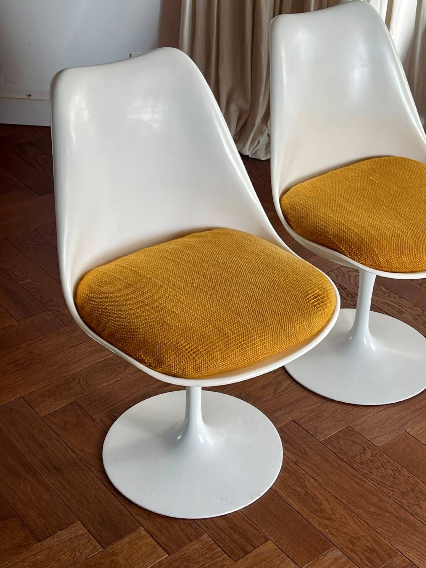 Tulip Knoll Table Saarinen + 4 chairs – Vintage design – Calacatta marble