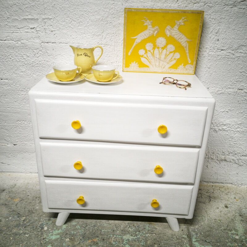Vintage 3 drawer chest of drawers