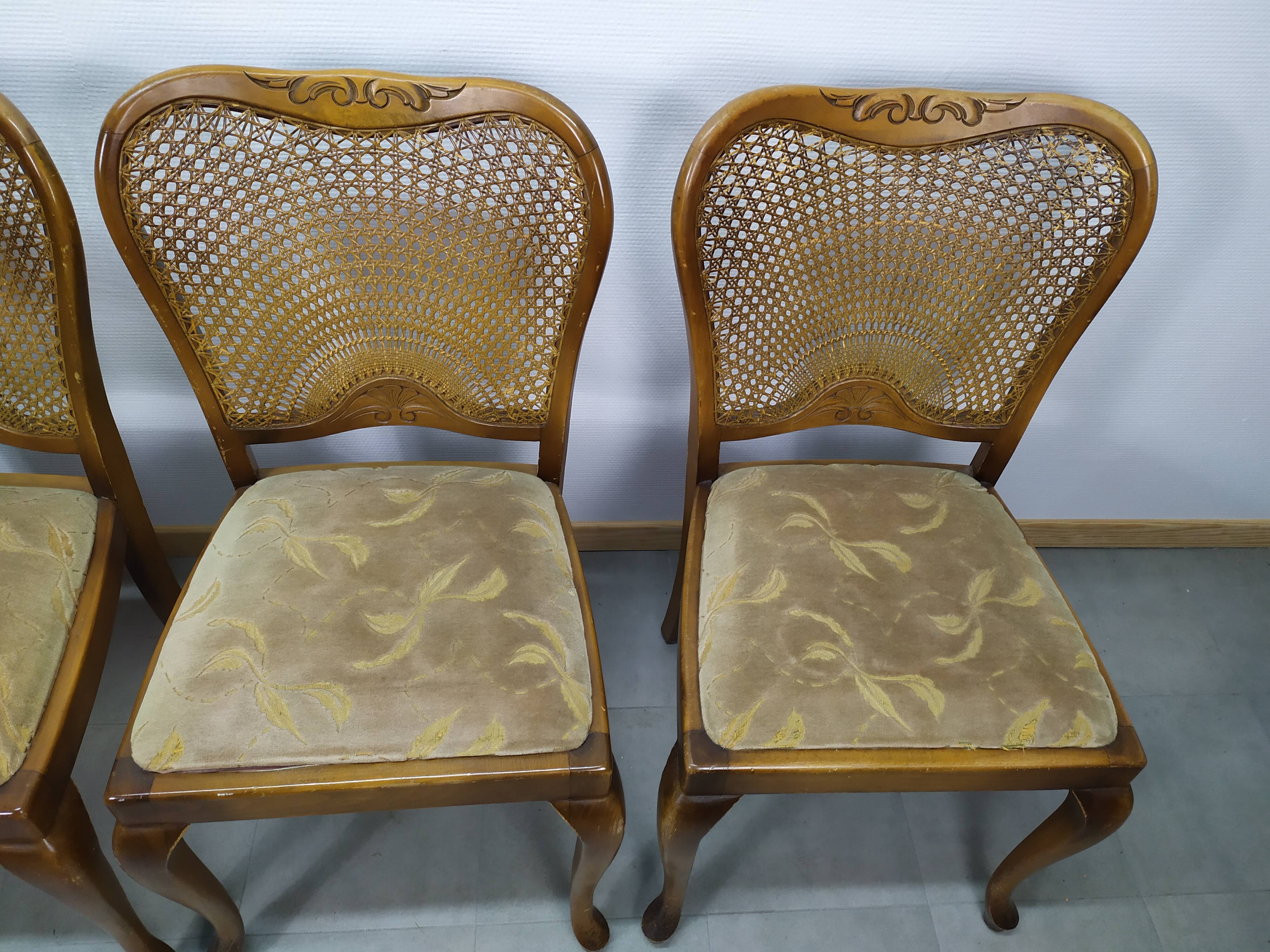 Set of 4 wooden chairs cannage and seat spring
