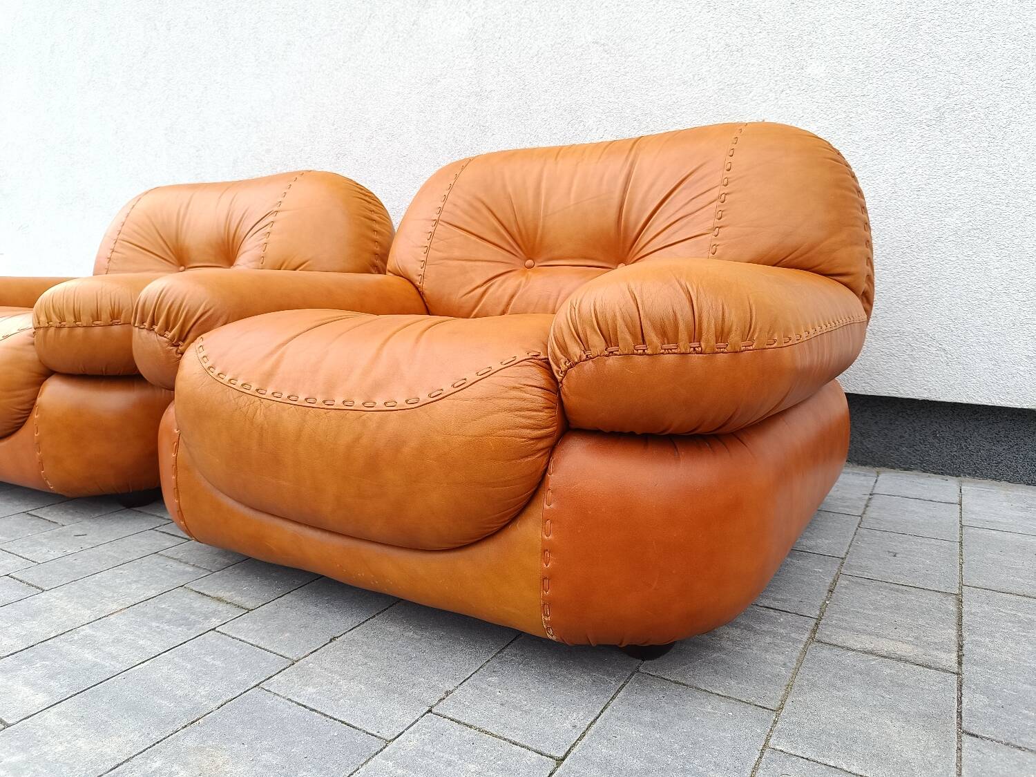2 fauteuils en cuir cognac Sapporo, Mobil Girgi Italie