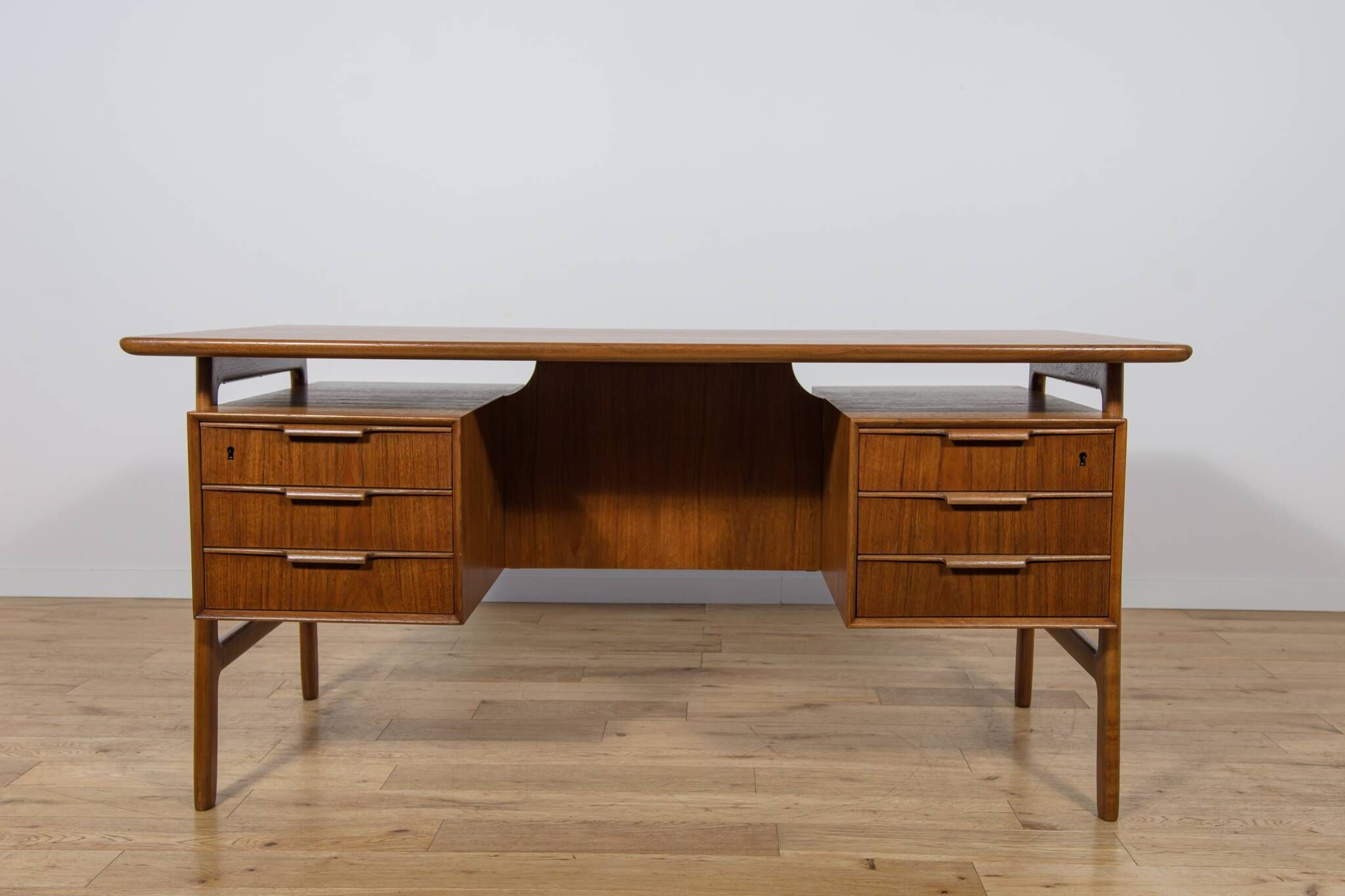 Bureau indépendant en teck modèle 75 de Omann Jun, Danemark, années 1950.