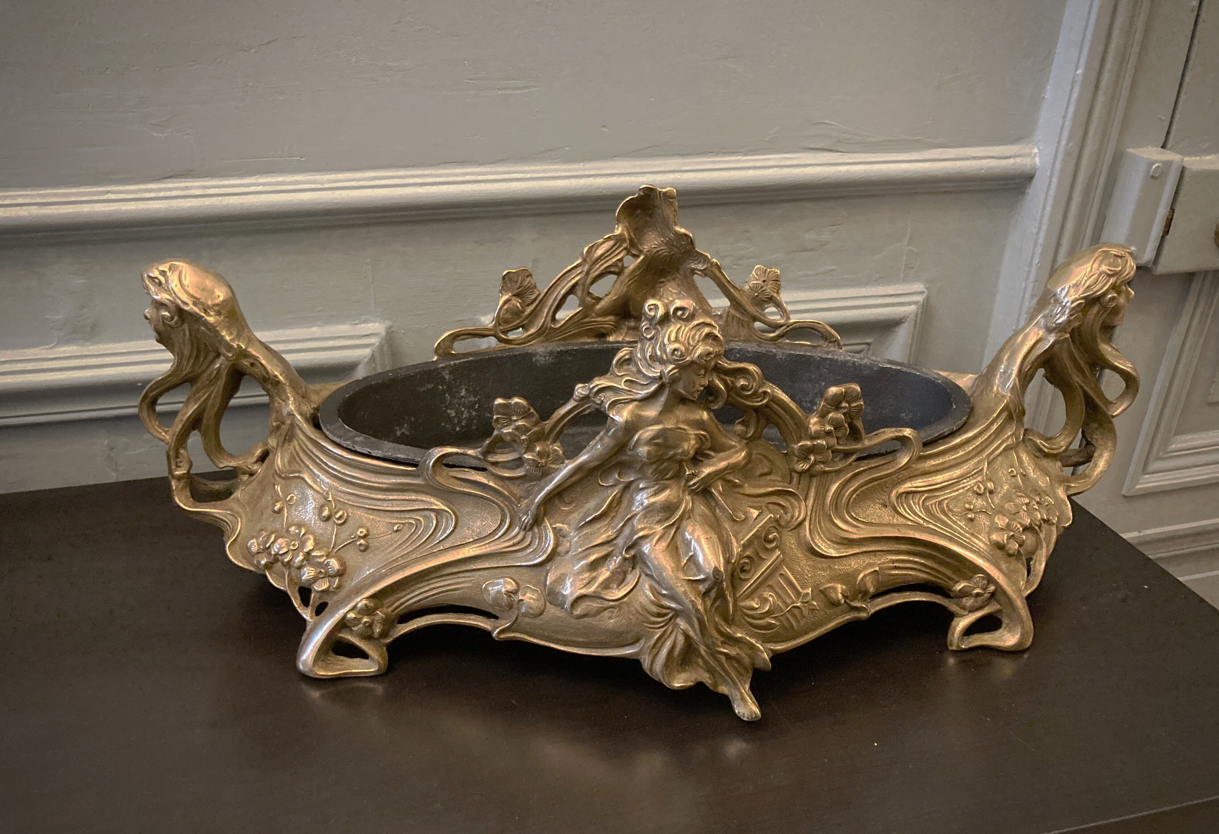 Large planter in gilded bronze Art nouvelles
