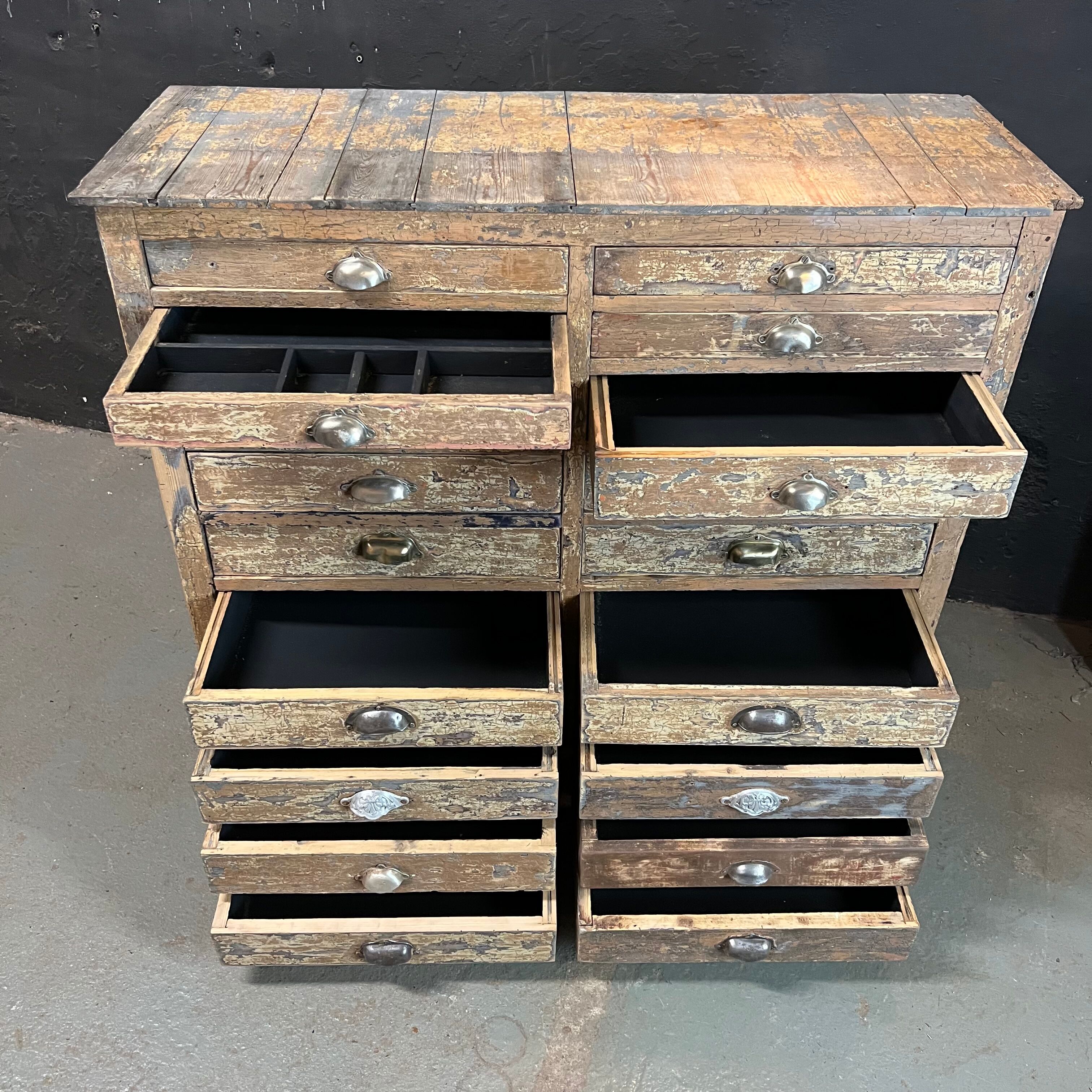 Meuble de métier de peintres à tiroirs