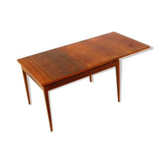 Vintage design extendable dining table made of teak made in the 60s