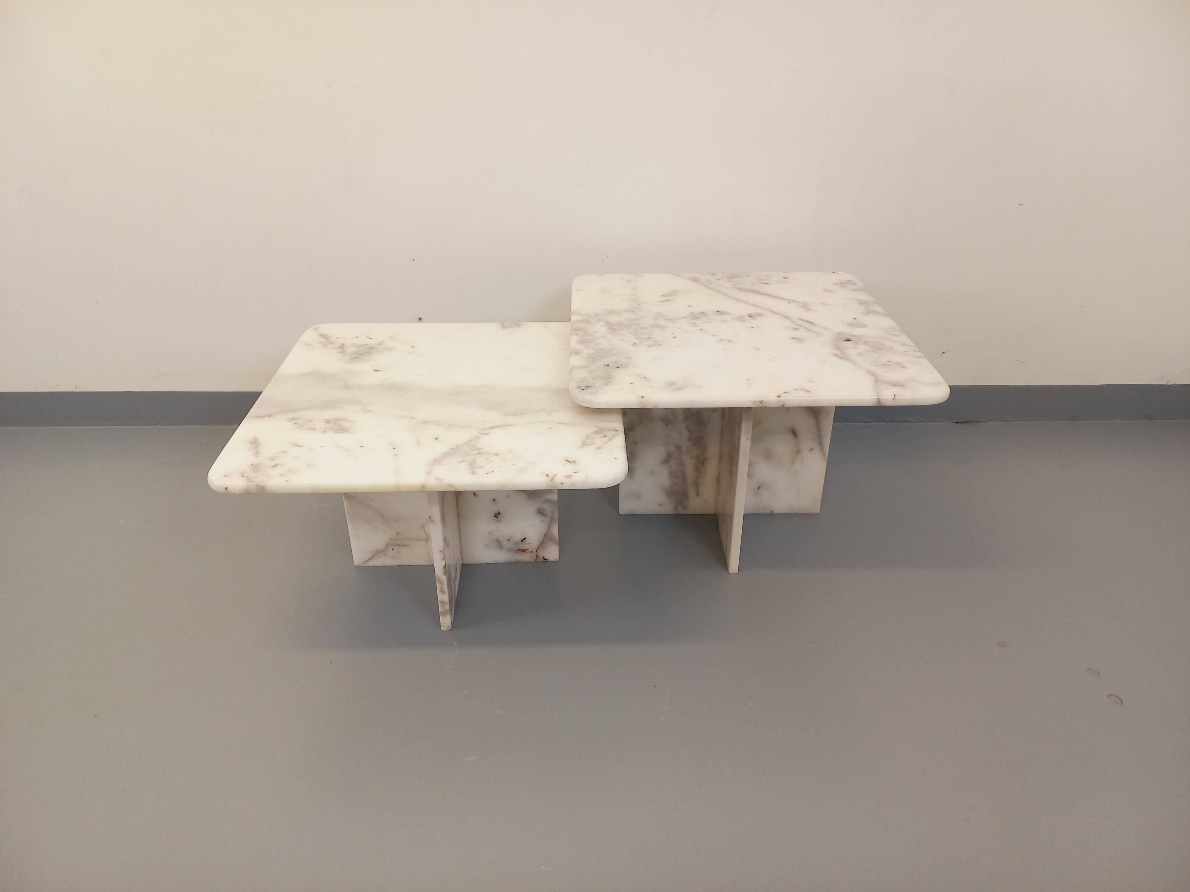 Pair of vintage nesting coffee tables in white marble from the 1970s.