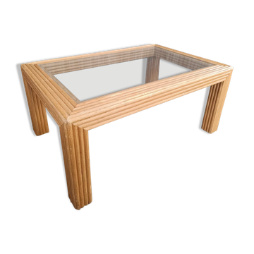 Glass coffee table in rattan/bamboo