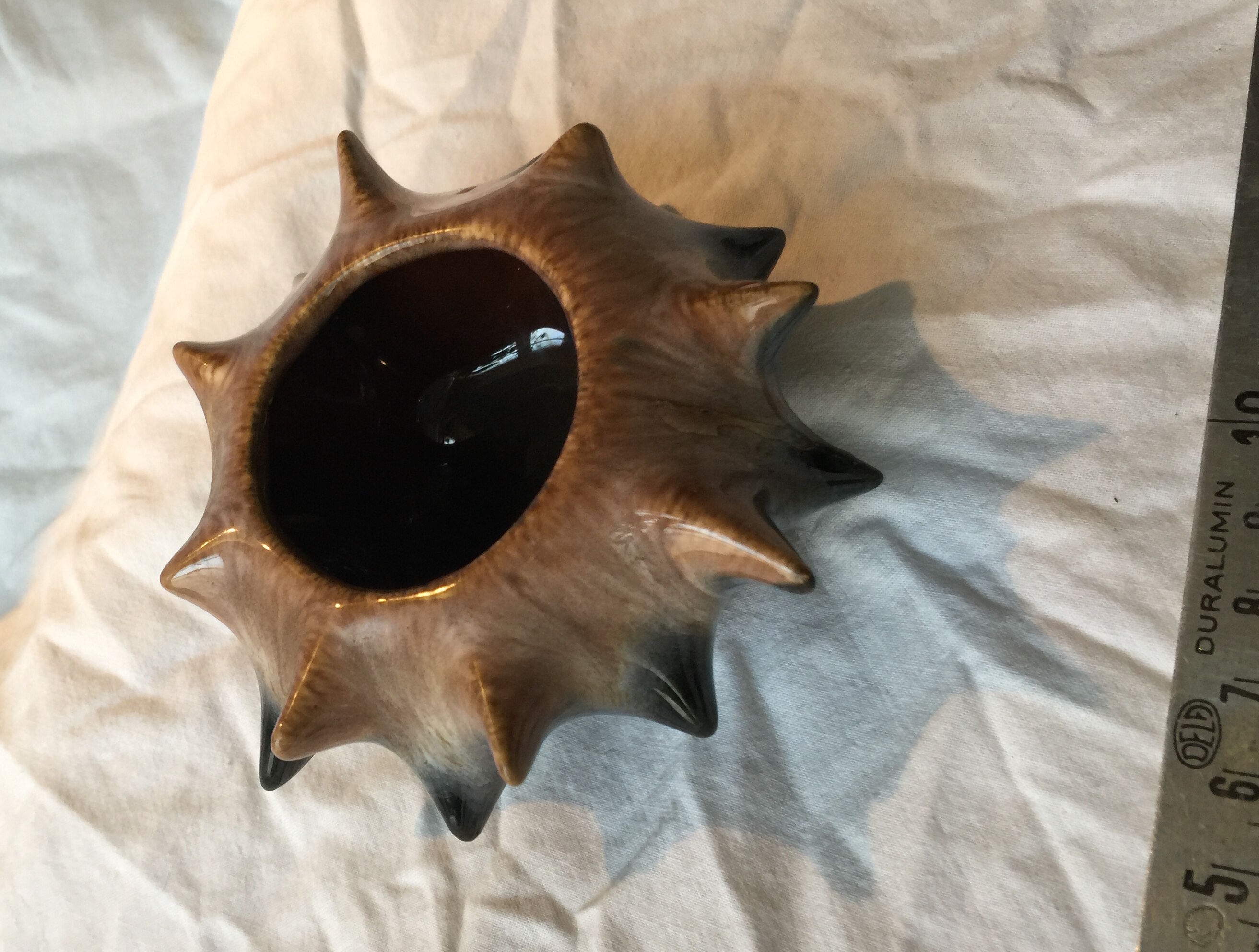 Soliflore Vase in enamelled porcelain souvenir of the Island of Ré