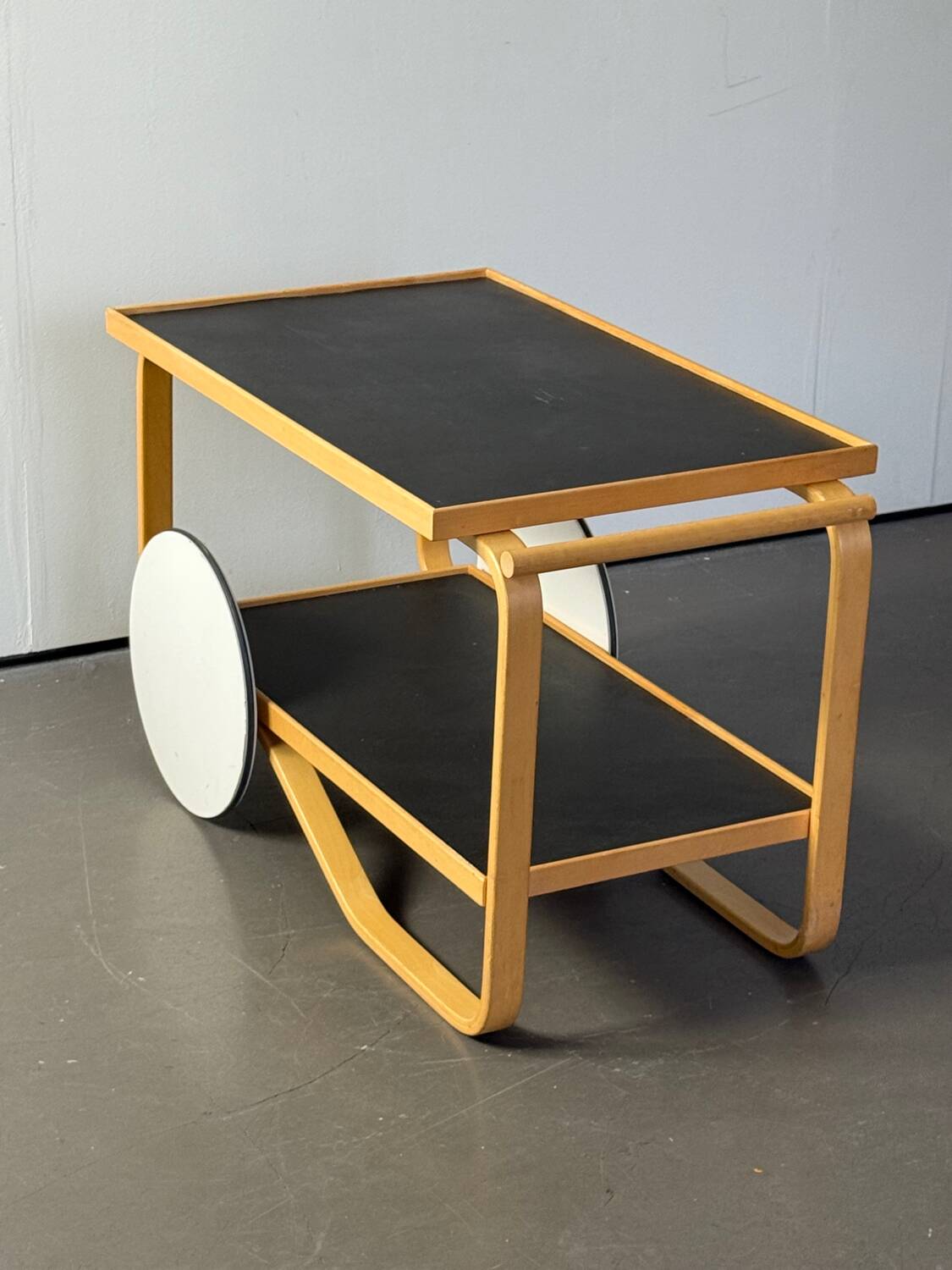 Tea trolley 901