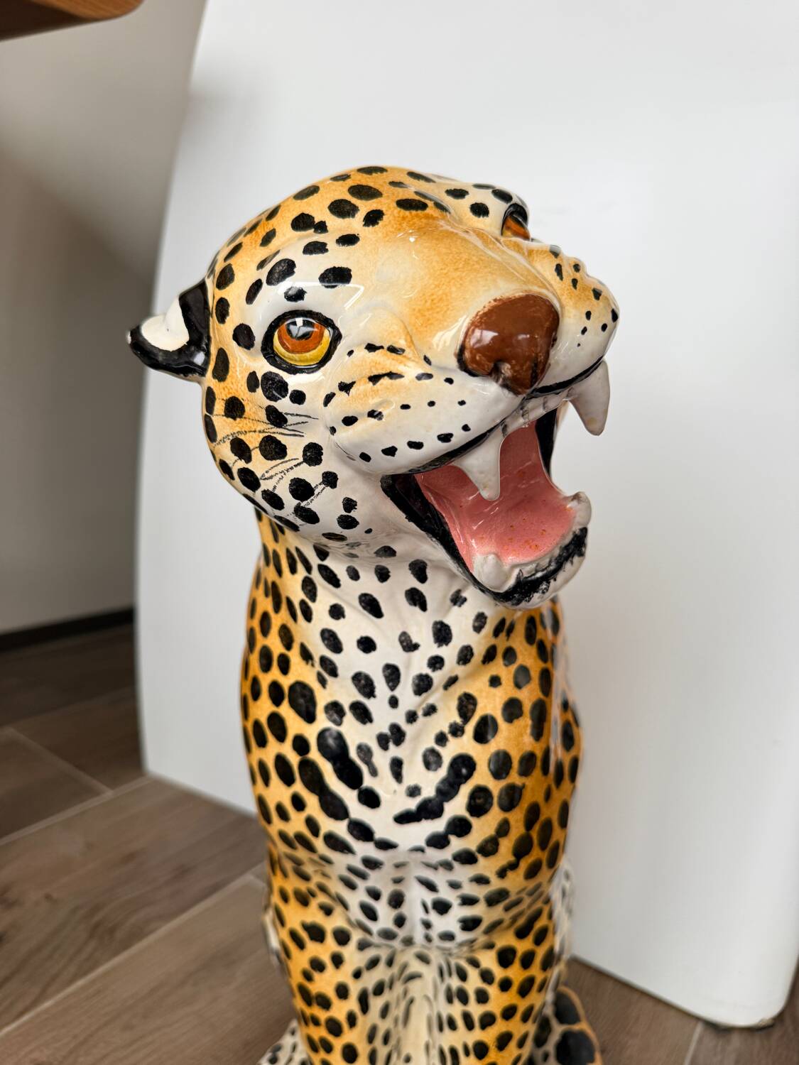 Leopard, Italian sculpture in glazed ceramic.