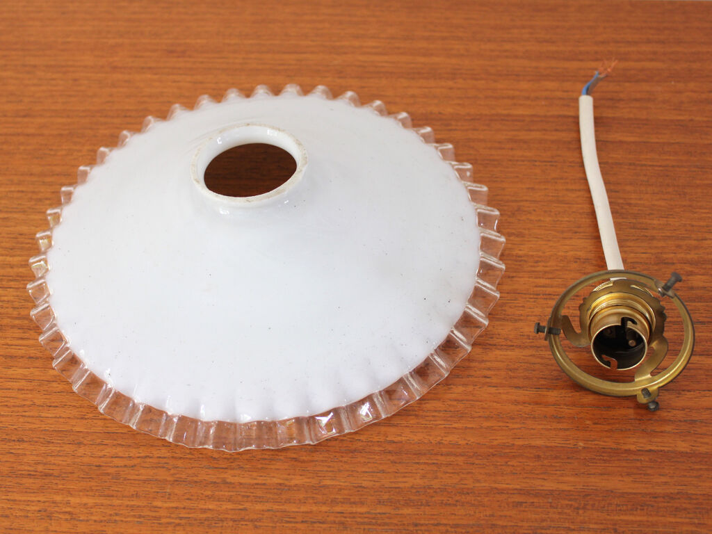 Hanging lamp in opaline