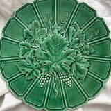 Round dish in Sarreguemines vine leaf slip